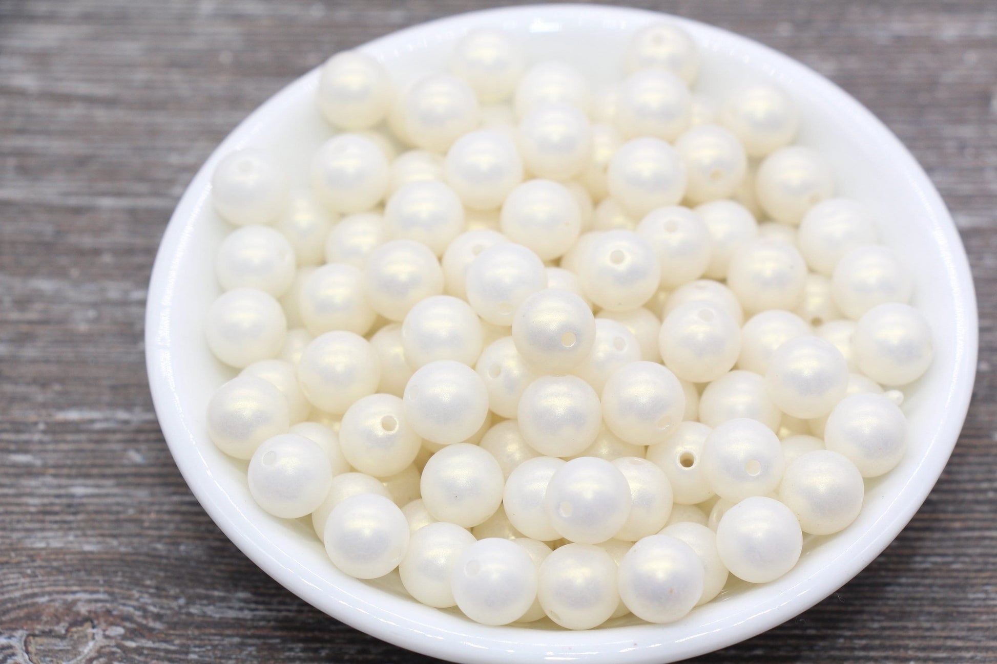 10mm Ivory Shimmer Gumball Beads, Round Acrylic Loose Beads, Bubblegum Beads, Chunky Beads, Gumball Beads, Smooth Plastic Beads #1574 - Yourdiysupply