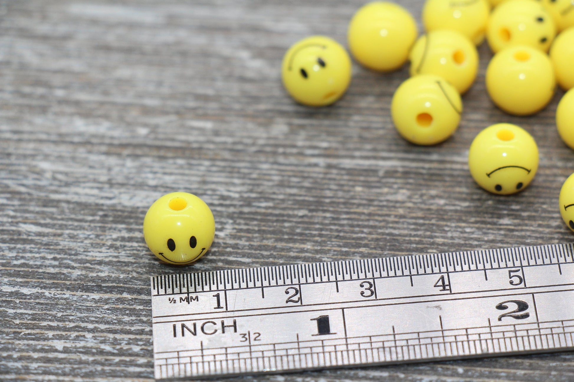 Smiley Face Round Beads, Emoji Beads, Happy Face Beads, Plastic Round Beads, Yellow Smiley Face Gumball Beads, Chunky Beads, Size 10mm #506
