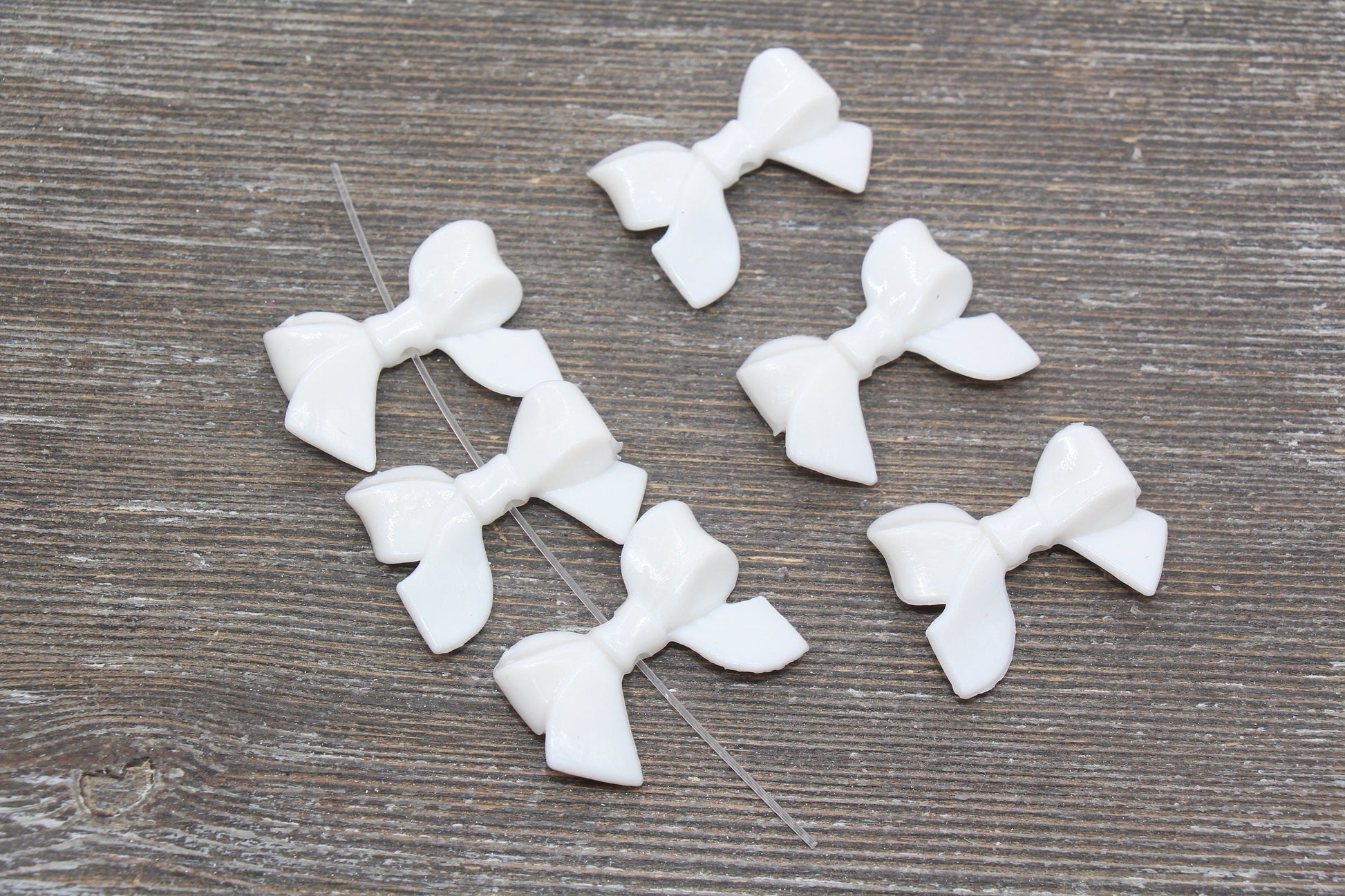 White Bow Beads, Acrylic Bow Beads, Vertical Hole Bow Beads, Chunky Bubblegum Beads, Jewelry Beads #2644